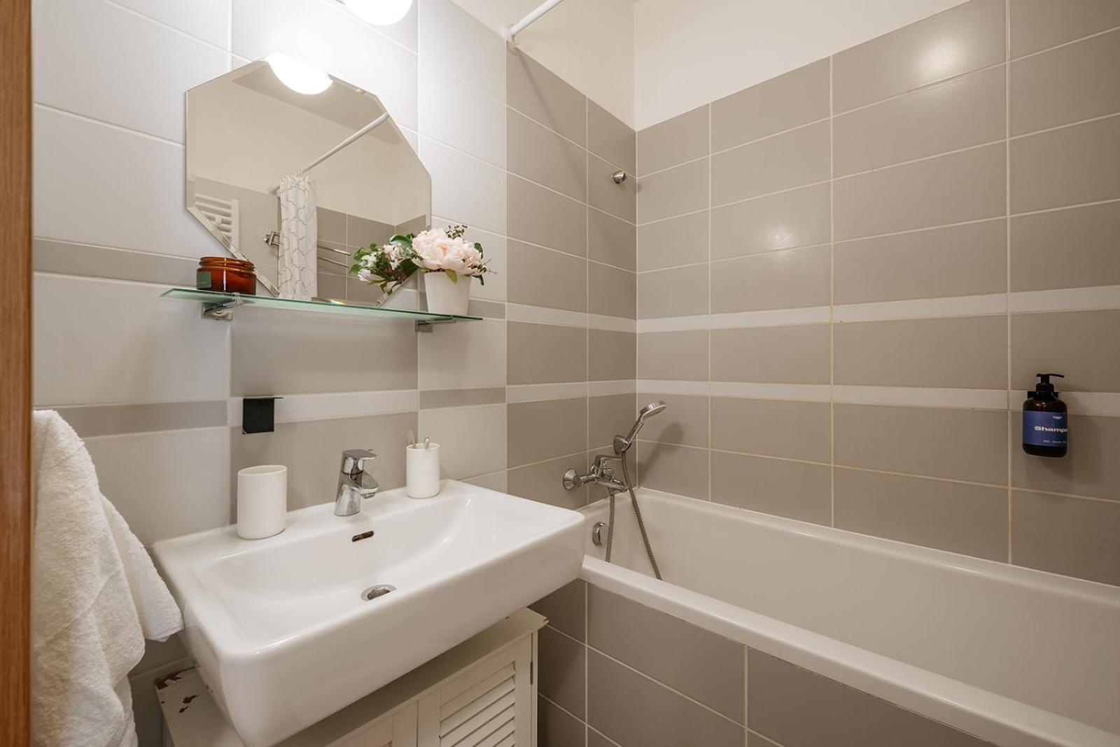 Prague Days - Bright Apartment - Balcony - Private Parking 外观 照片
